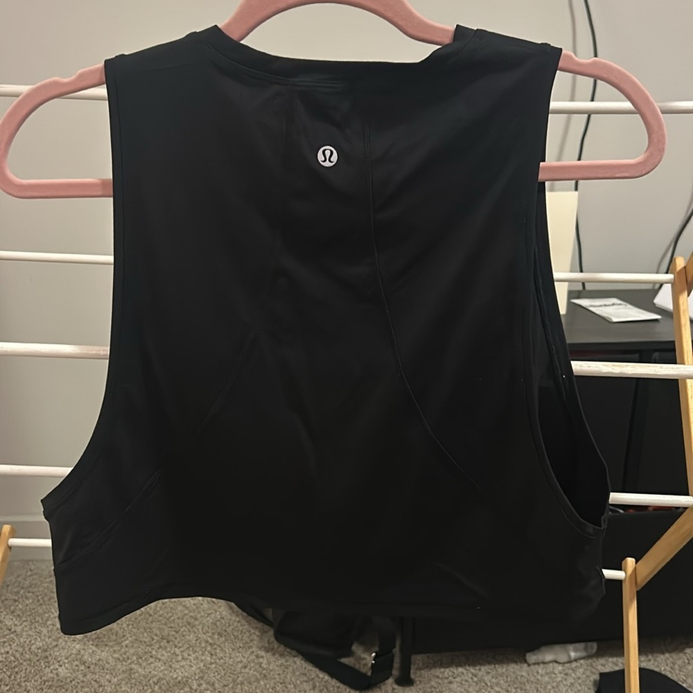 Black lulu lemon tank
